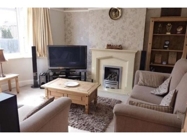 4 Bed House To Let - 2