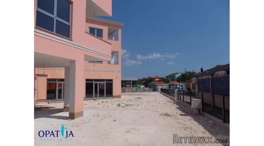 Rovinj-Poslovna zgrada - PRILIKA !!!