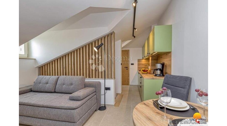 Očaravajuća apartmanska kuća u samom centru Vrsara