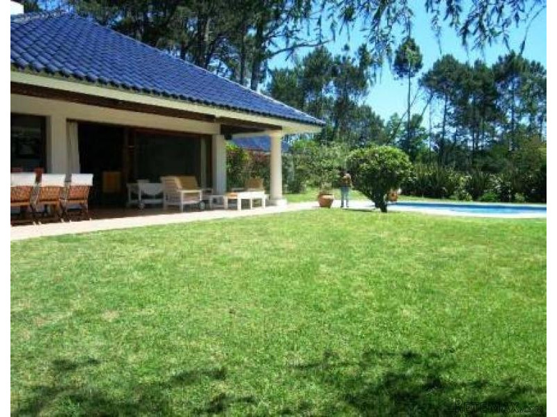 5 Bedroom House - For Rent - Golf