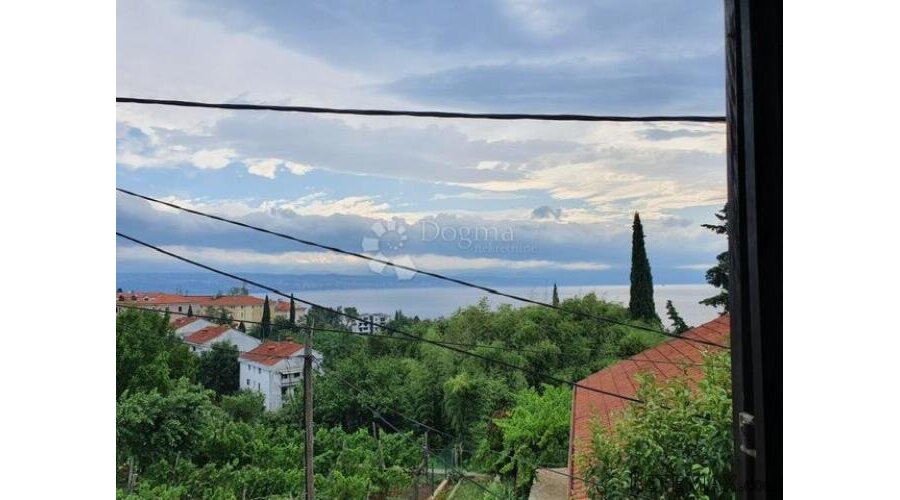 Lovran – kuća s 3 stana i okućnicom