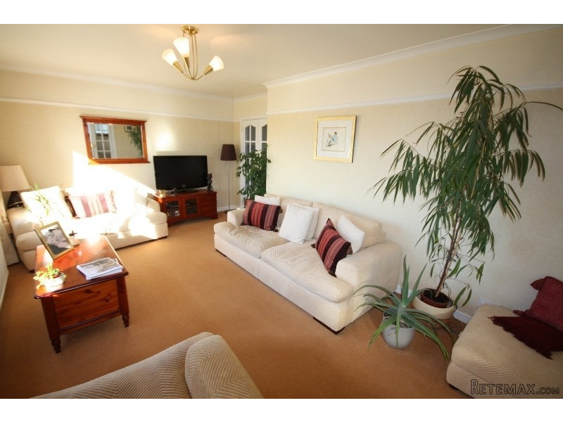 4 Bedrooms - Detached - For Rent - 2