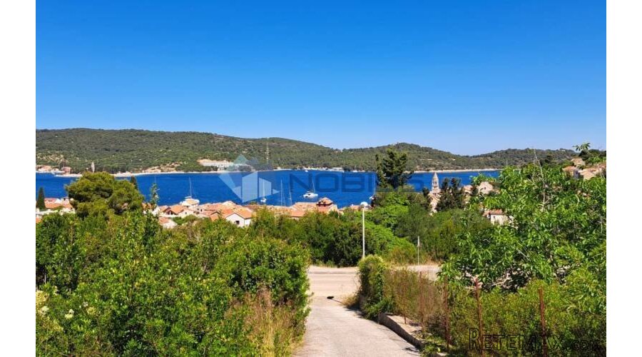 Vis, građ. zemljište 960 m2