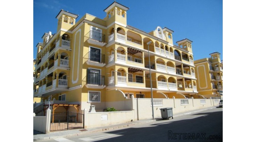 This is an immaculate, south facing, second floor apartment..