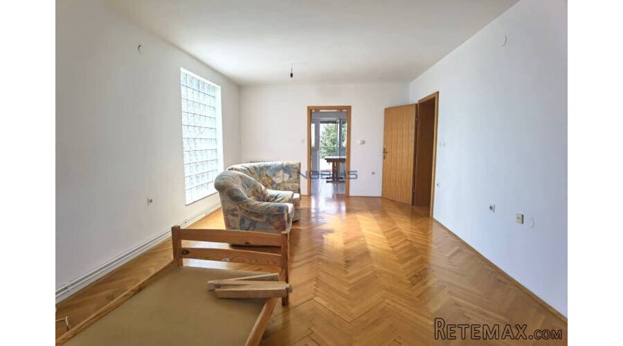 Bjelovar (Centar) 4-sobni stan, 116,75 m2 + 101,33 m2 TAVAN