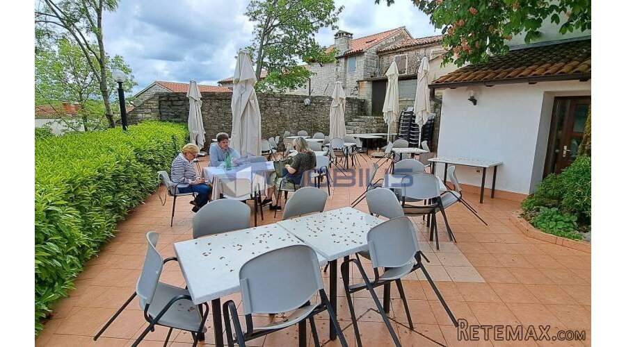Žminj - centar, uhodan restoran 385 m2 + stan 65 m2