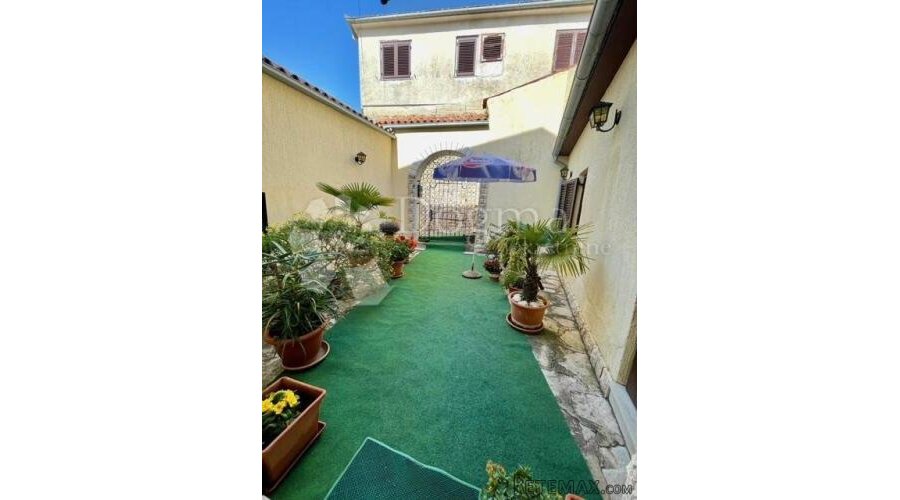 Kuća, s restoranom u prizemlju, u centru Buja - 2