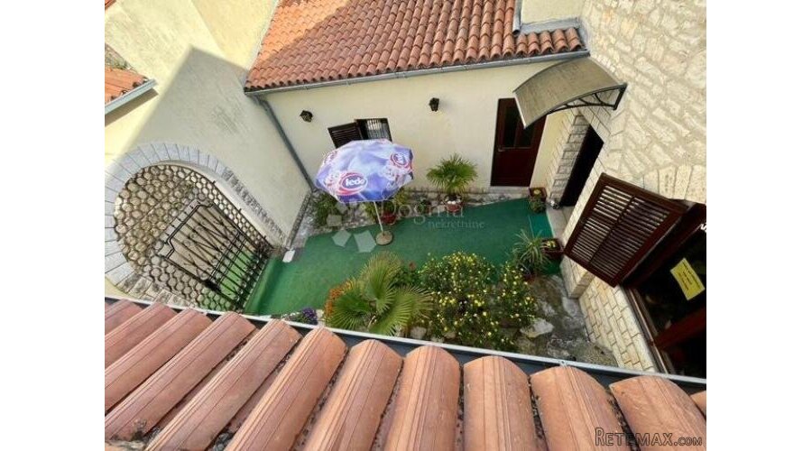 Kuća, s restoranom u prizemlju, u centru Buja - 3