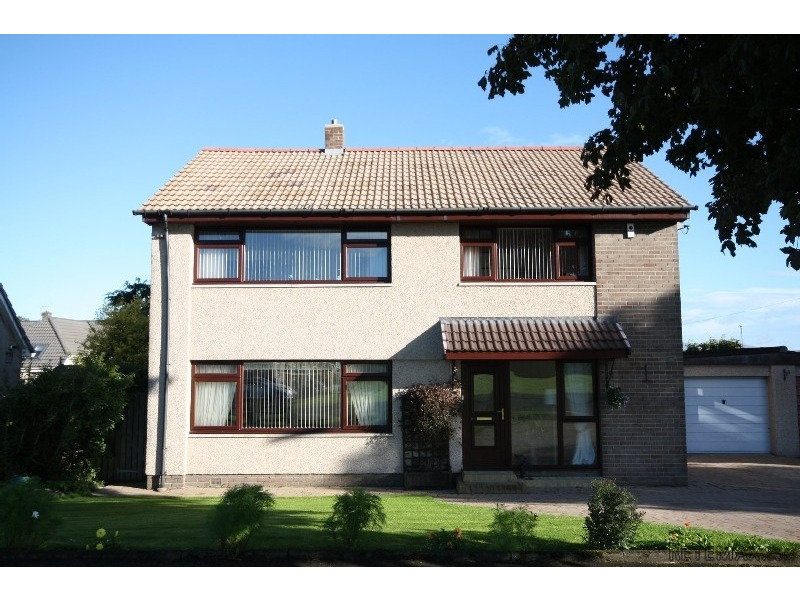 4 Bedrooms - Detached - For Rent