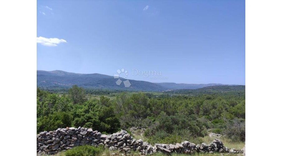 OTOK HVAR - poljoprivredno zemljište na prodaju - PRILIKA