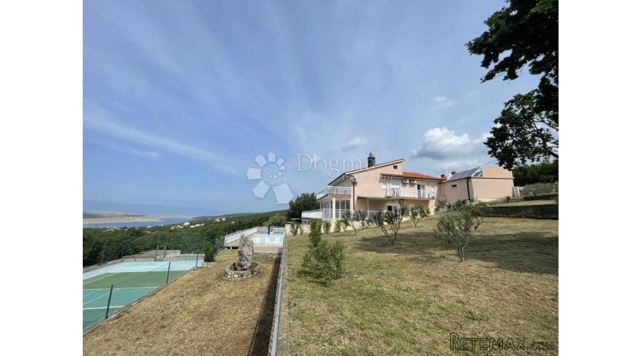 JADRANOVO VILA SA BAZENOM I TENISKIM TERENOM