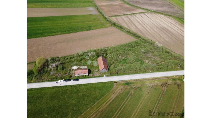 Kuća na parceli 7.480 m2 – idejni turistički projekt na 3.50 - 2