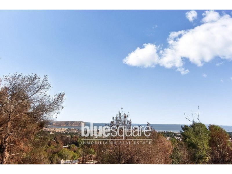 Prime Building Plot with Excellent Sea..