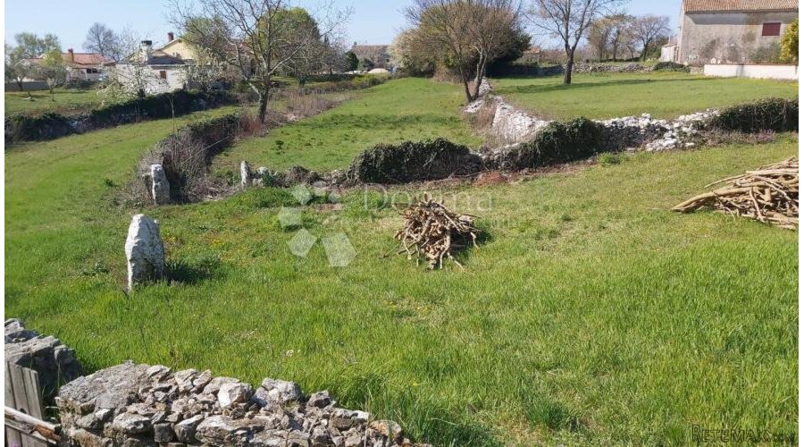 Građevinsko zemljište na izvrsnoj lokaciji - 3