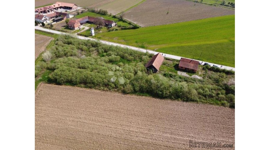 Kuća na parceli 7.480 m2 – idejni turistički projekt na 3.50 - 3