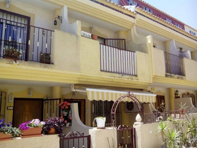 Townhouse for rent 425 € Costa..