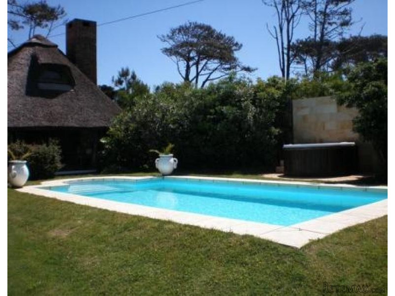 4 Bedroom House - For Rent - Rinc. Del..