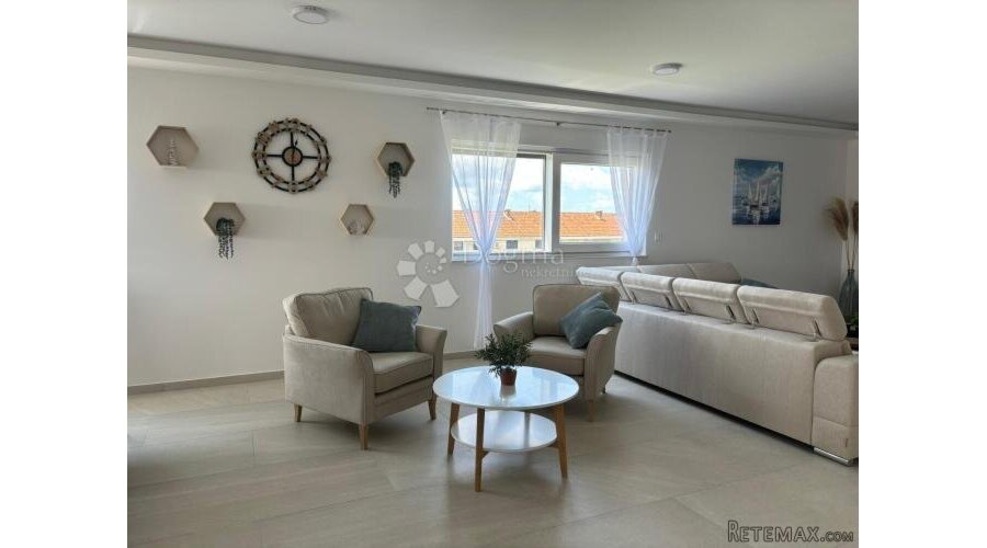 Predivan stan - pogled more - 3
