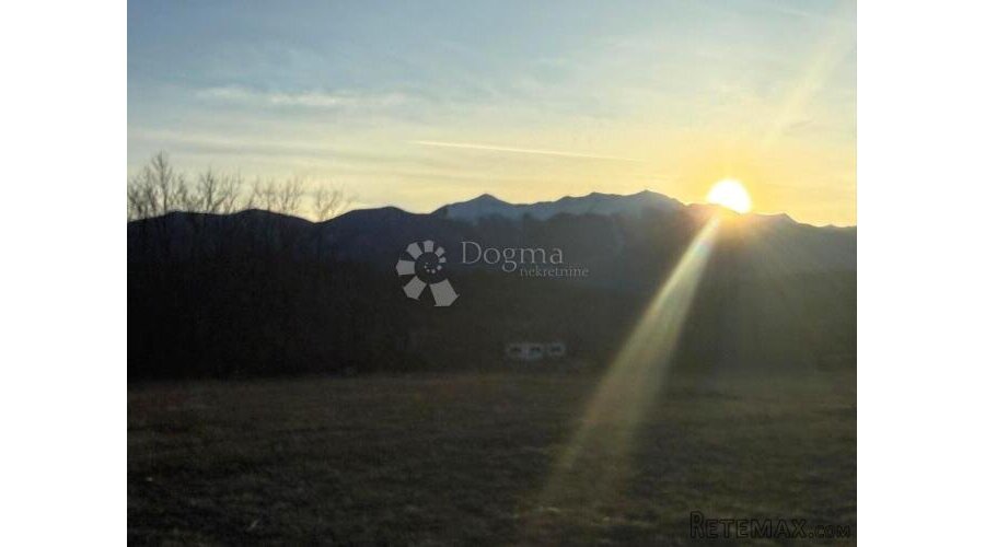 LOVINAC ZEMLJIŠTE S POGLEDOM NA VELEBIT I ZIR 5280 M2