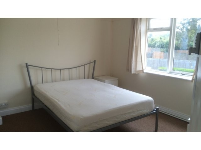 ROOM TO LET IN ARLESTON - ALL BILLS..