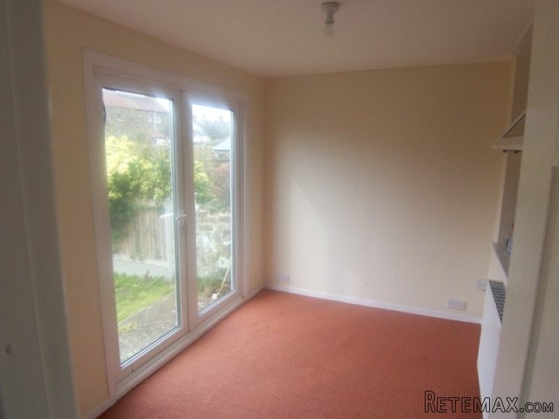 2 bedroom house in QUEENBOROUGH - 2
