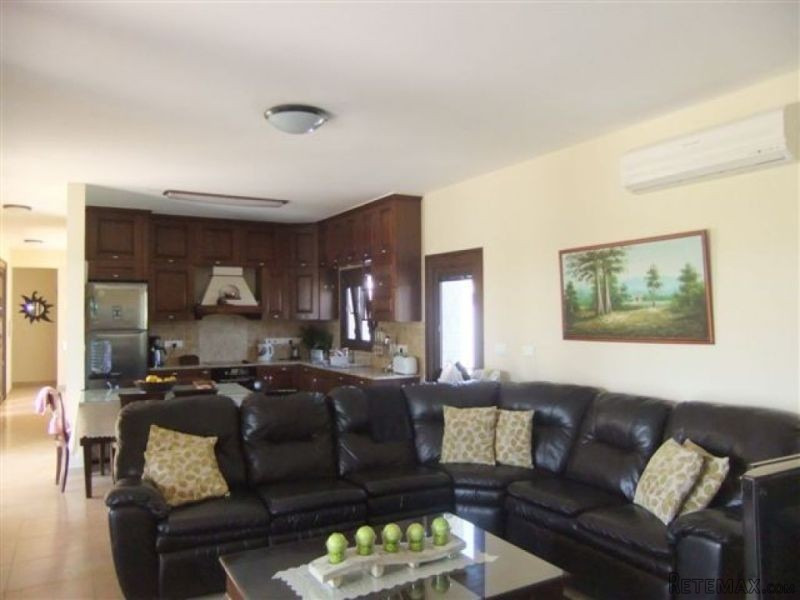 3 Bedroom Bungalow in Pyrgos
