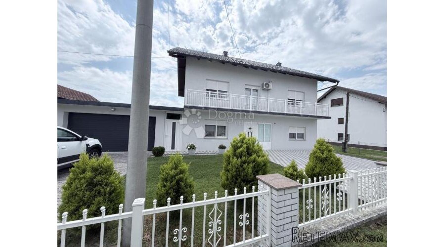 PRODAJA PROSTRANE OBITELJSKE KUĆE S VELIKOM OKUĆNICOM – KLOŠ - 2
