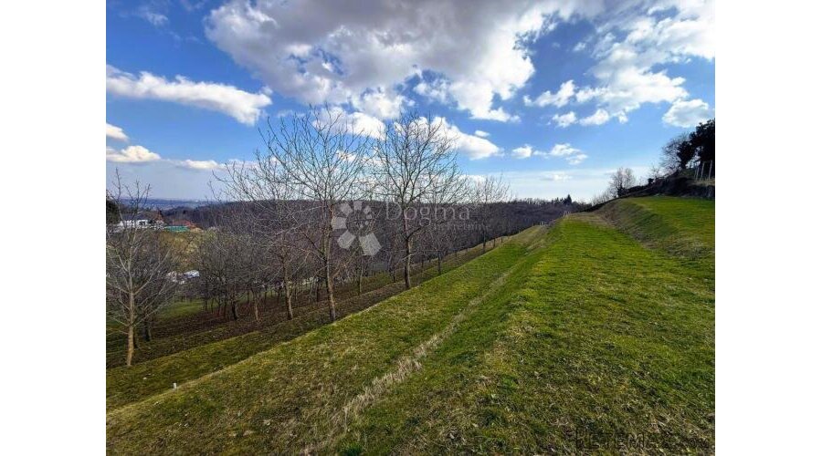 6495 m² prirodne ljepote - 16 terasa, 117 oraha i dva prilaz