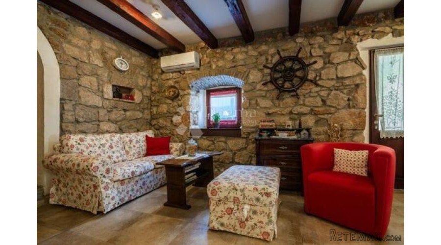 BAŠKA - rustikalna oaza 50m od mora sa vrtom