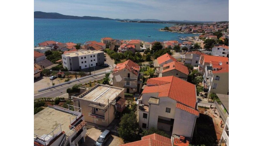 BRODARICA- KUĆA S PREDIVNIM POGLEDOM! - 3