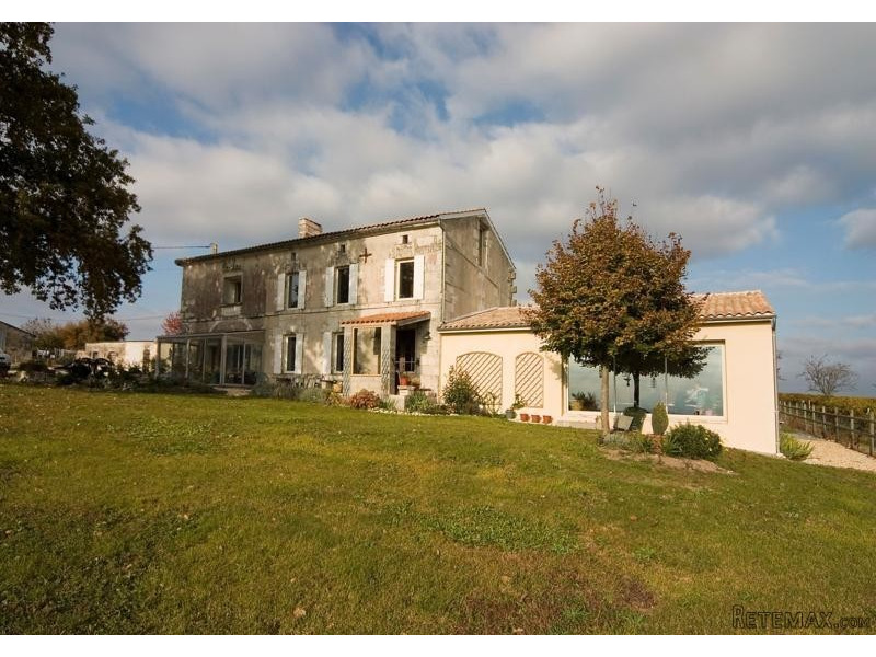 Charentaise House With Outstanding Views