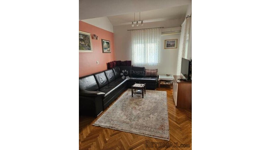 Dvoetažni komforan stan s pogledom na more
