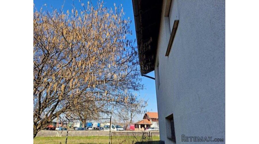 Velika kuća na odličnoj lokaciji