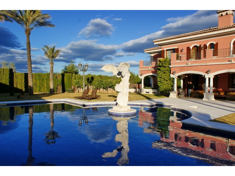 Three-Storey Colonial Style Villa - 2