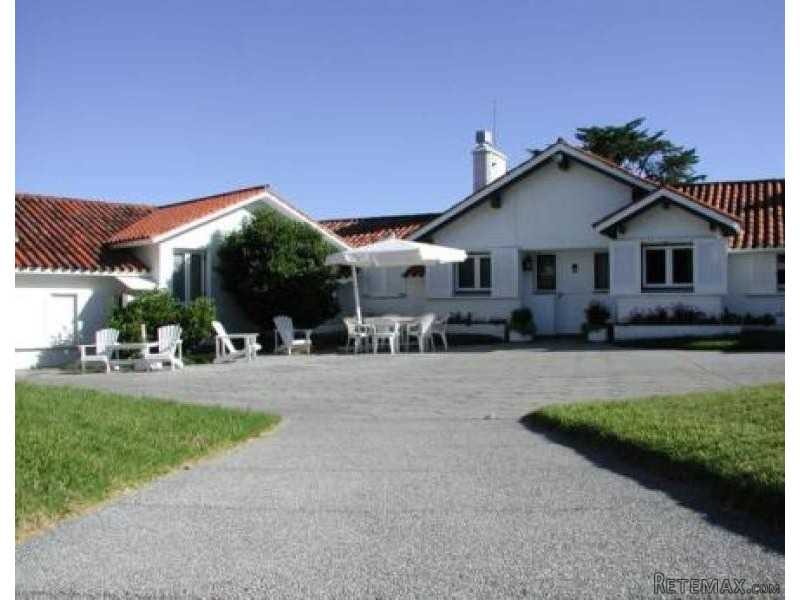 5 Bedroom House - For Rent - Golf