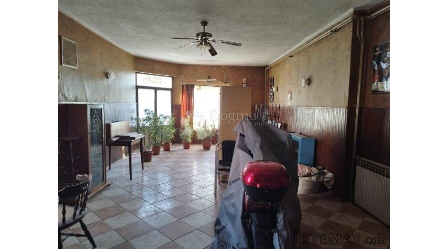 ZMAJEVAC - U SAMOM CENTRU POSLOVNO STAMBENA ZGRADA