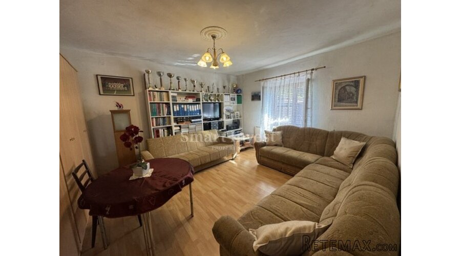 MATULJI - STROGI CENTAR, kuća od 80 m2 s okućnicom