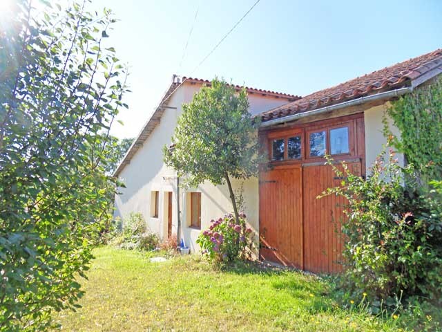 Renovated 2-Bedroom Cottage With Superb..