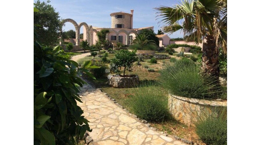 "Villa Castello"- jedinstvena ponuda na čarobnom otoku ! - 2