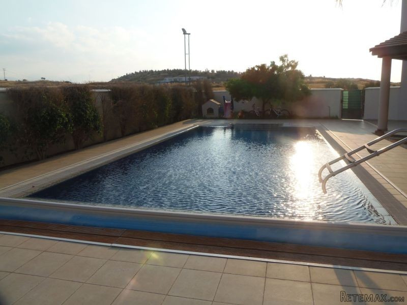 FULLY FURNISHED LUXURY VILLA IN 1848 SQ..