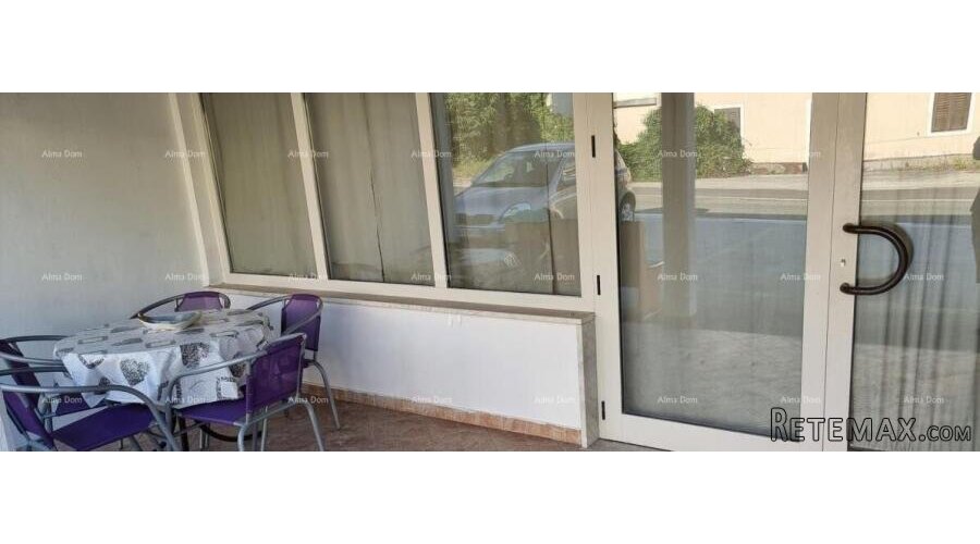 Buje. Prodaje se stan u Kaštelu, površine 85 m² - 2