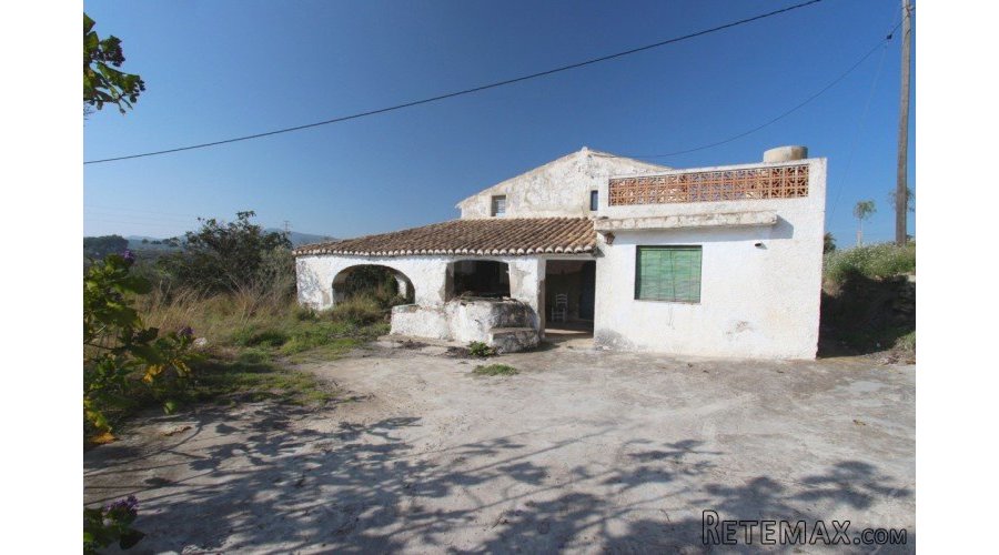 Traditional finca style property that needs total.. - 2