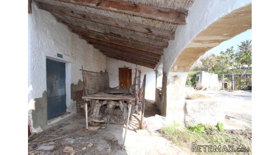 Traditional finca style property that needs total.. - 3