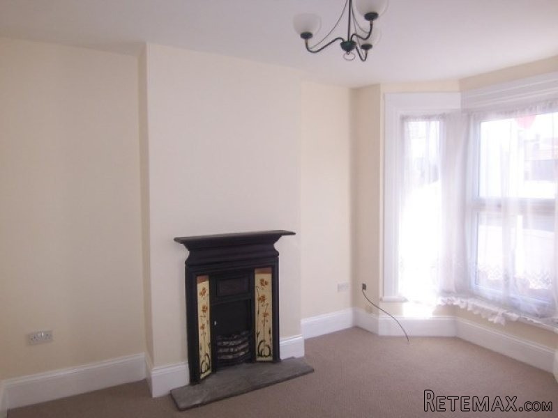 2 bedroom house in SHEERNESS - 2