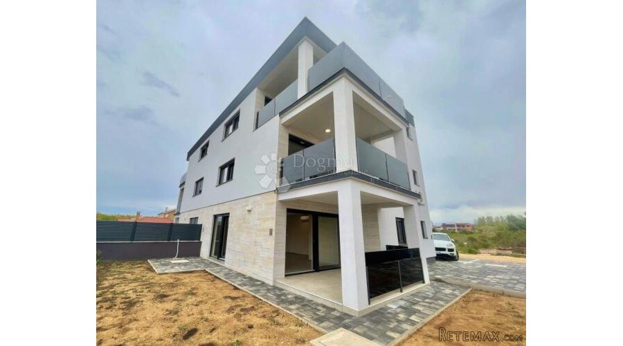 Privlaka - apartman na 1. katu s pogledom na more