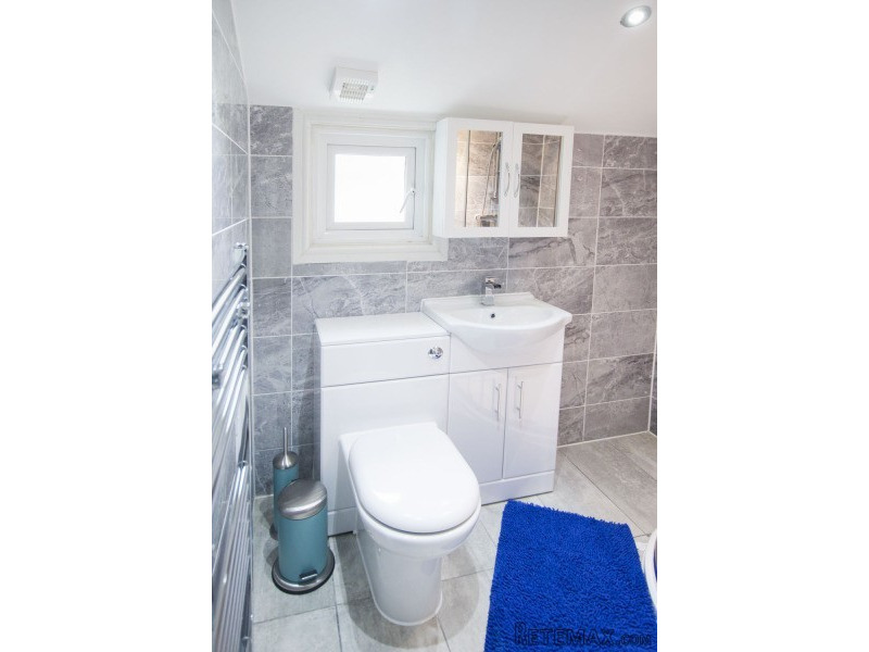 Single with double bed near Clapham.. - 2