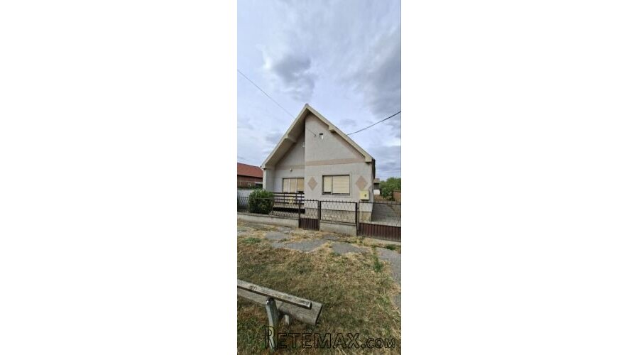 Prodajem kucu u centru Jarkovca