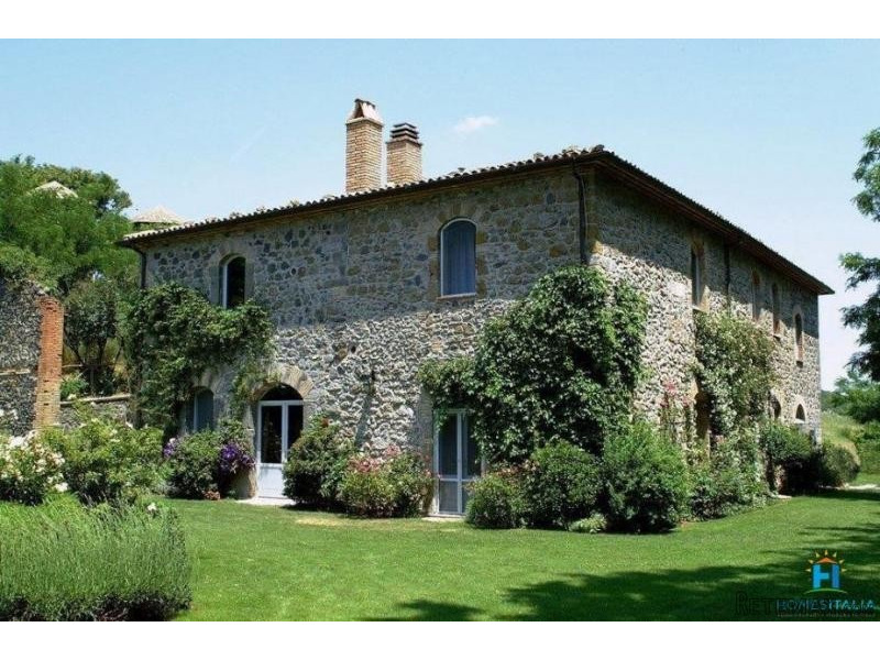 Renovated country house with pool