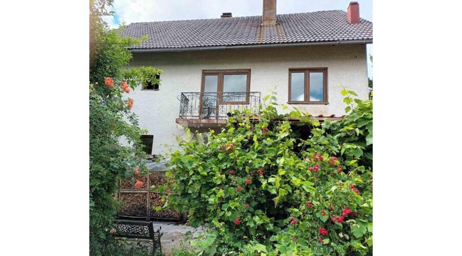Kuća u Ogulinu sa tri etažirana stana i velikom okućnicom - 2