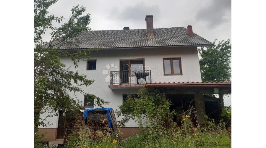 Kuća u Ogulinu sa tri etažirana stana i velikom okućnicom - 3